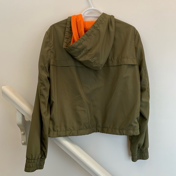 Pull-over Track Windbreaker - Picture 2 of 2